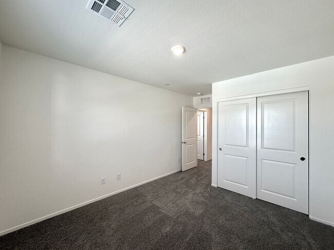 Building Photo - Decatur & Serene