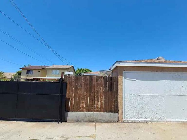 Building Photo - 3133 Clay Ave