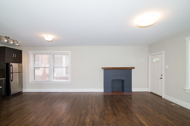 Building Photo - 3116 Lackland Ave