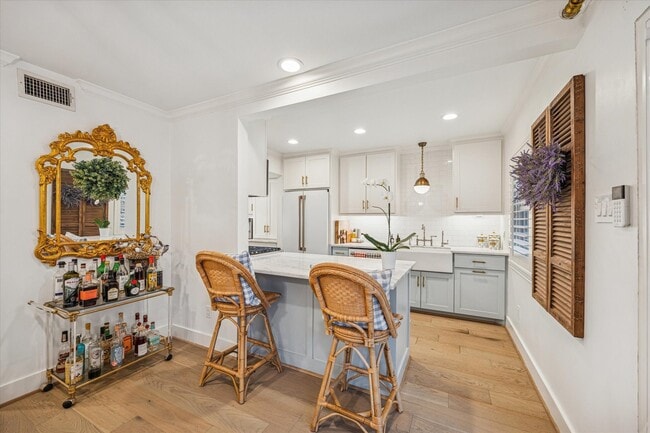 Building Photo - 5822 Doliver Dr