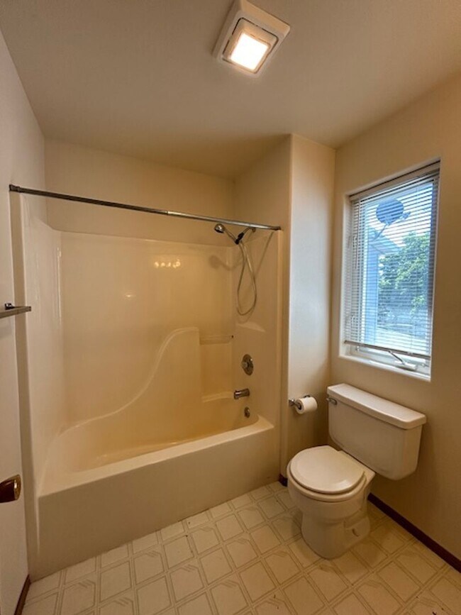 Building Photo - 129 Bing Ct