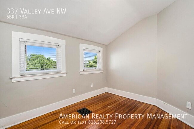 Building Photo - 337 Valley Ave NW