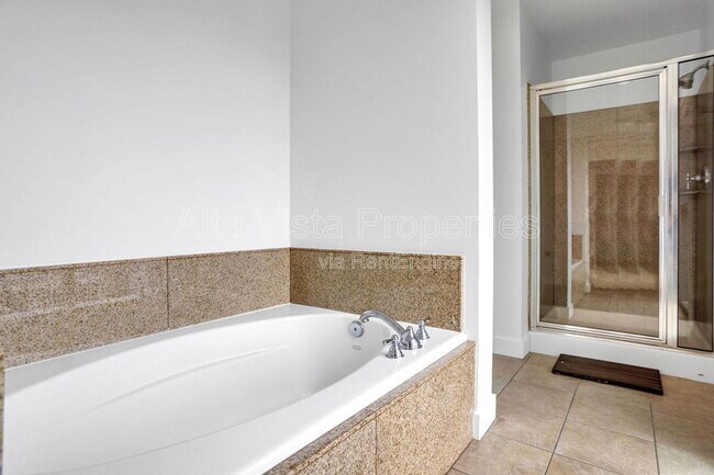 Building Photo - 801 Ash St