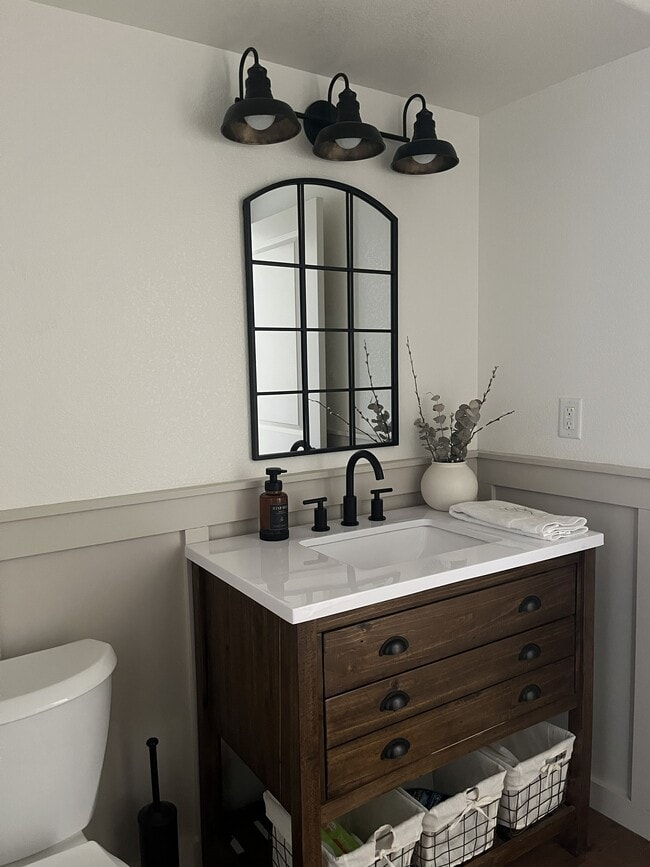 Building Photo - 4565 Lucerne Ave