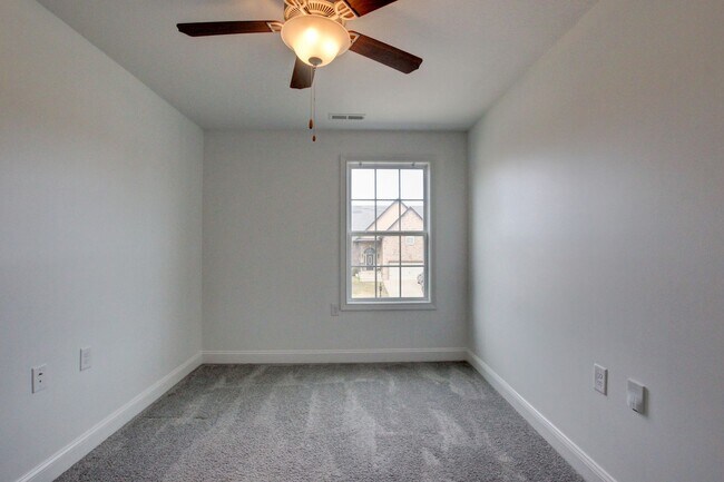 Building Photo - Fresh and so Clean Clean Close to Everything!