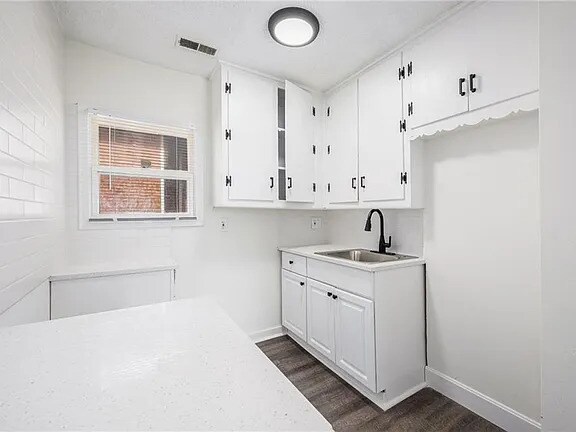 Kitchen - 4029 McGee St