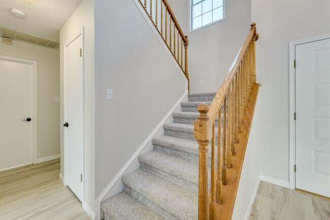 Building Photo - 2304 Willow Way