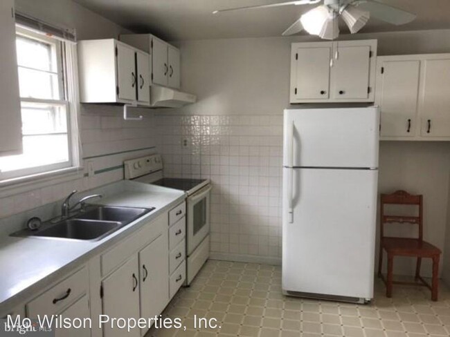 Building Photo - 4 br, 1 bath House - 1114 Burton Street