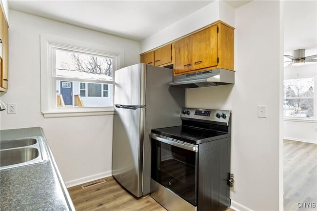 Building Photo - 25 Mcpherson St