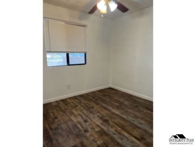 Building Photo - 4 bedroom, 2 bath