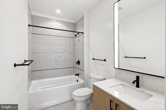 Building Photo - 2051 S Bell St