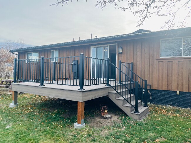 Building Photo - 145 Sunset Dr