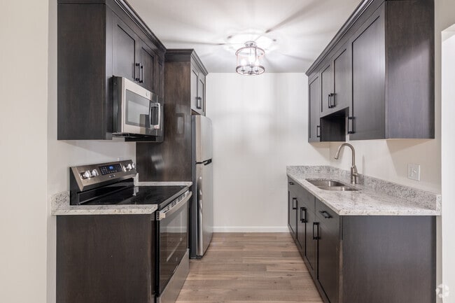 Interior Photo - 17445-17455 Wildwood St