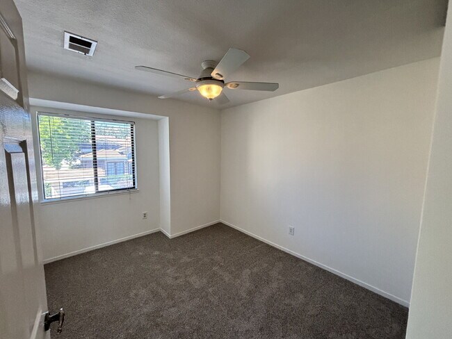 Building Photo - "Charming 3-Bed Home with Fireplace & Pool...