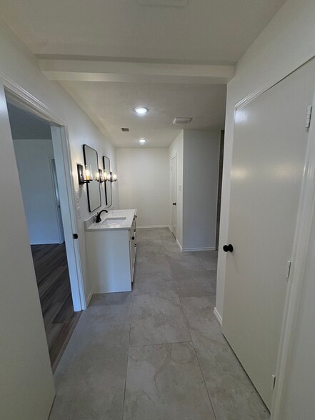 Building Photo - 4625 Barwick Dr