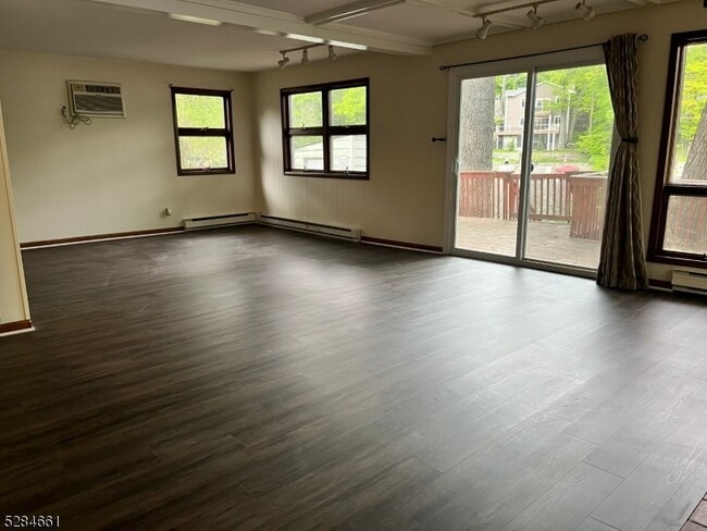 Building Photo - 441 Lakeview Ave