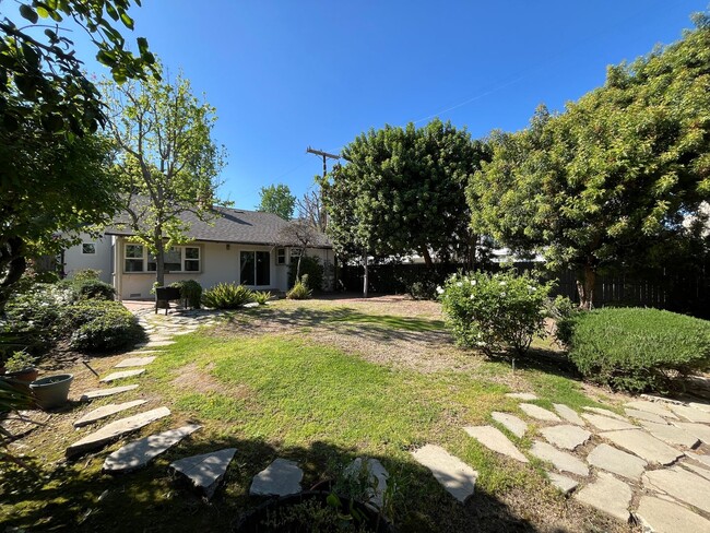 Building Photo - Sherman Oaks 3+2 w/bonus room + upgrades on cul-de-sac lot!