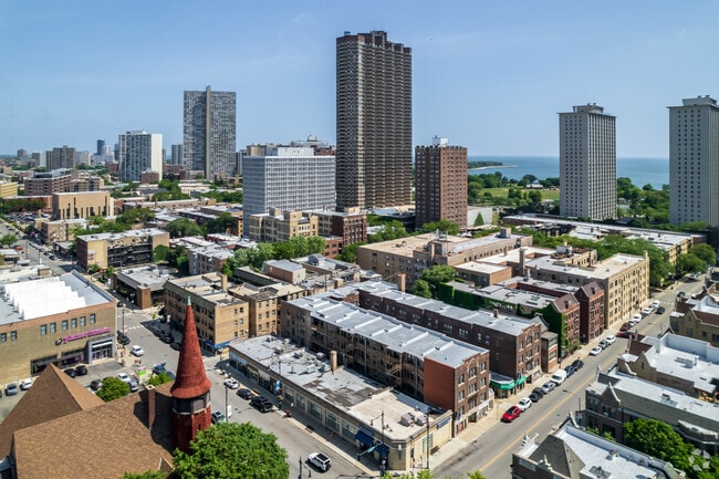 Aerial Neighborhood - 632 W. Addison