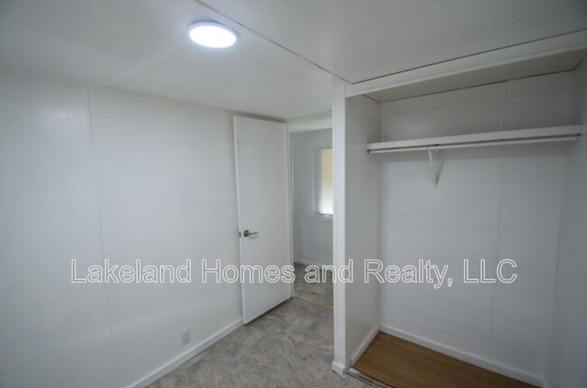 Building Photo - 3306 Peachtree Hill Rd