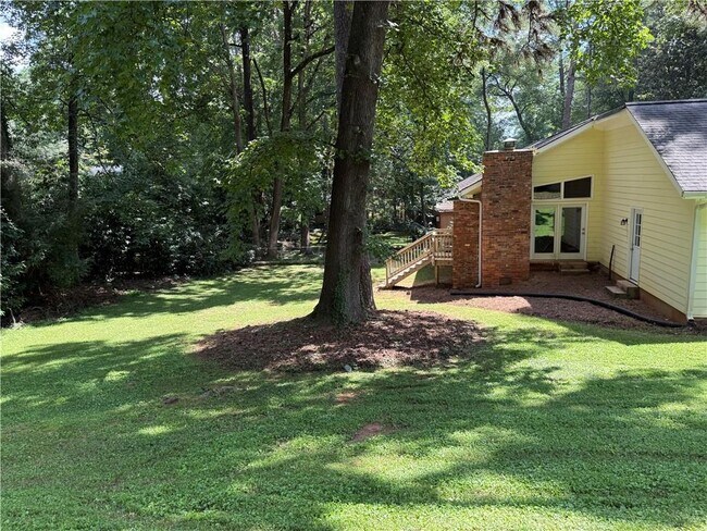 Building Photo - 3544 Raymond Dr