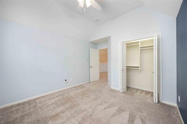 Building Photo - 11 Alden Glen Ct