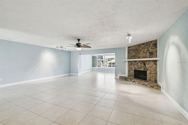 Building Photo - 5050 Porpoise Pl