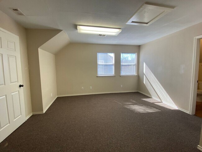 Building Photo - 3 BEDROOM, NEAR SCOTT AND WHITE