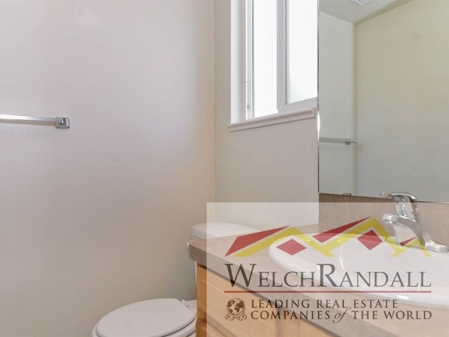 Building Photo - Charming 2 Bed 1.5 Bath Townhome in Harris...