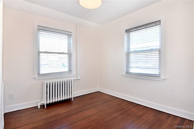 Building Photo - 19 Longmeadow Rd