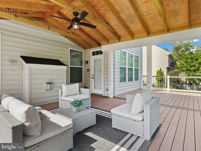 Building Photo - 41595 Revival Dr