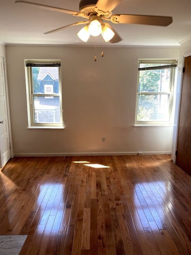 Building Photo - 5603 Fair Oaks St