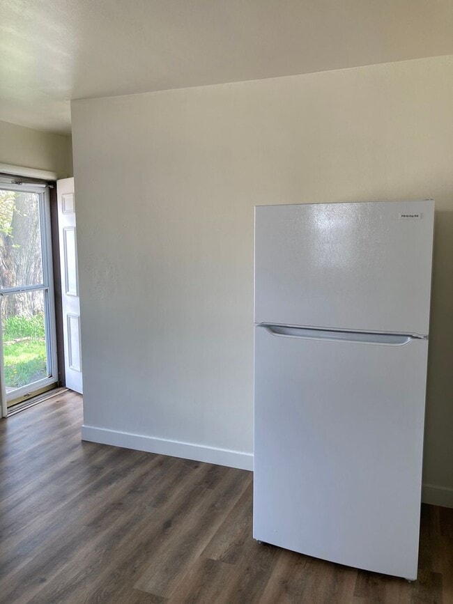 Building Photo - 3 Bedroom Home in Beloit!