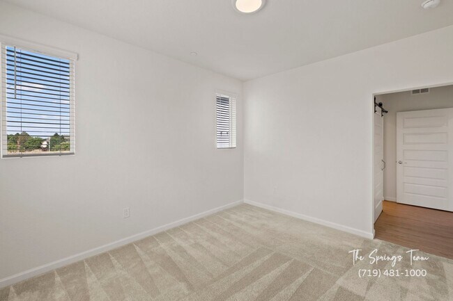 Building Photo - MODERN LUXURY 2BD/2BA/2CAR CONDO in Briargate