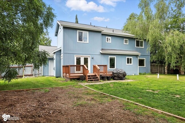 Building Photo - Spacious Palmer Home!