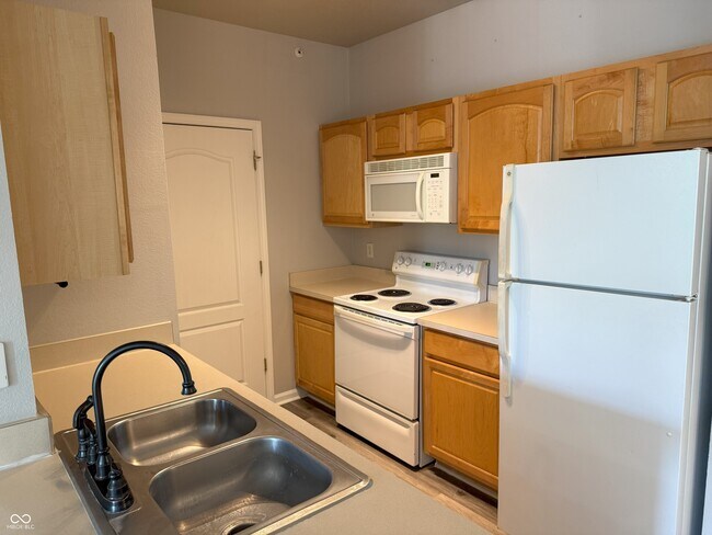 Building Photo - 12880 University,Unit 3b Crescent