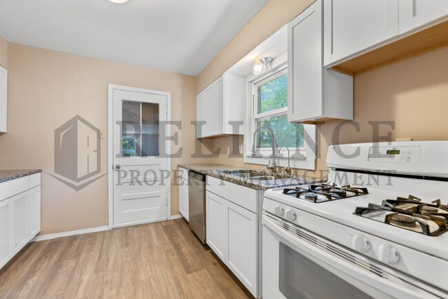 Building Photo - 536 S Glendale St
