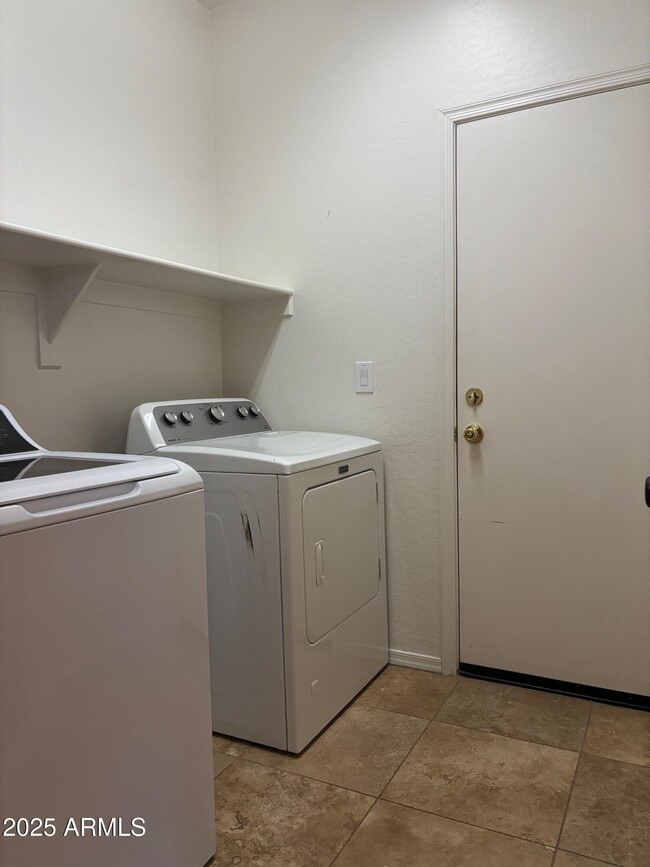 Building Photo - 39624 N Messner Way