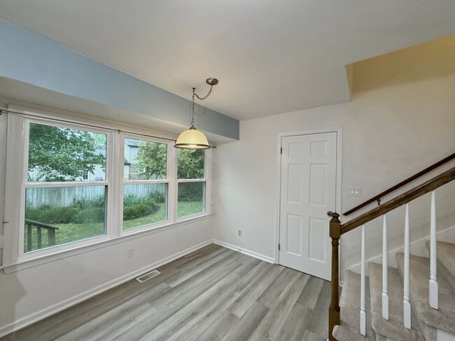 Building Photo - Available NOW! A 4-6 Bedroom Home! Attache...
