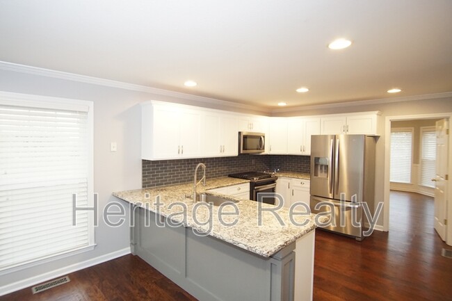Building Photo - 11100 Autumn Hollow Ln