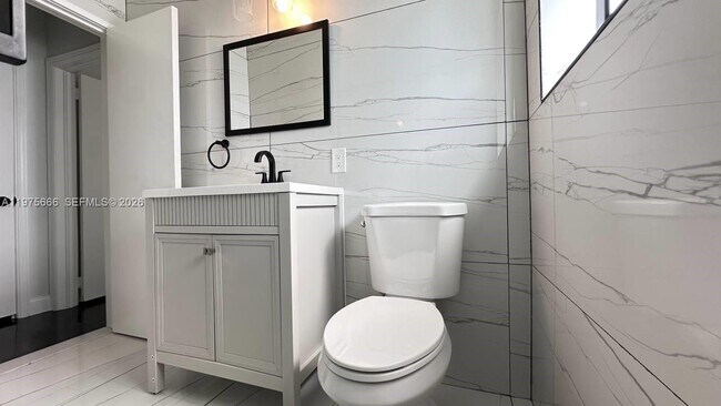 Building Photo - 320 SW 29th Rd