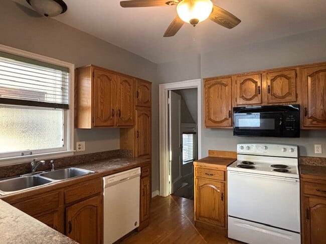 Building Photo - Super Cute 4BR/1 BA Single-Family Home in a Great St. Paul Neighborhood!