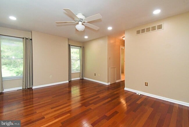 Building Photo - 6 Kanon Ct