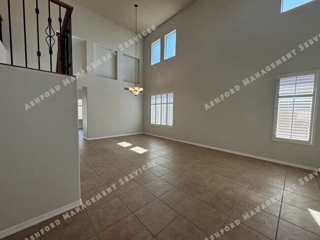 Building Photo - Beautiful 4-Bedroom, 3-Bath Home in Phoeni...