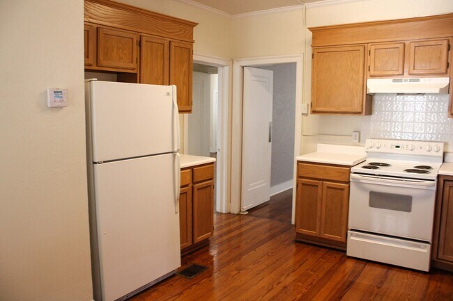 Building Photo - 2 BEDROOM - MONTE VISTA