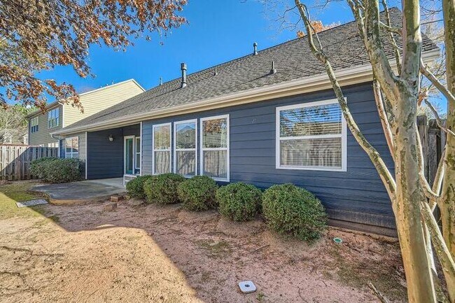 Building Photo - 1756 Hedington Ct SE
