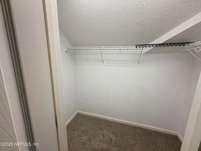 Building Photo - 585 Golden Links Dr