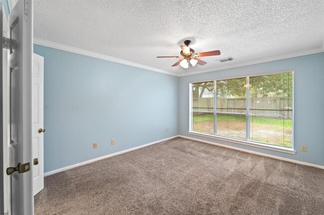 Building Photo - 3909 Greenwood Dr