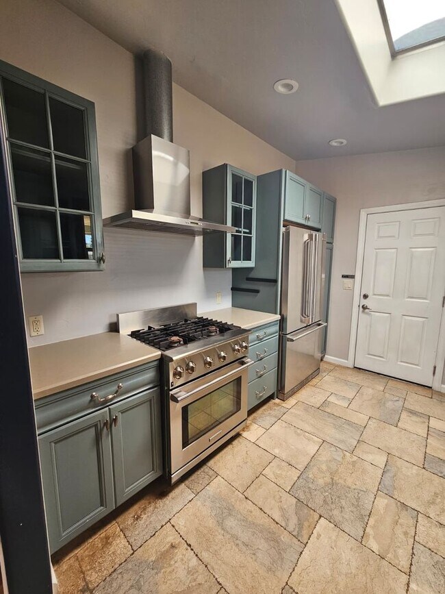 Building Photo - 352 Bonito Ave