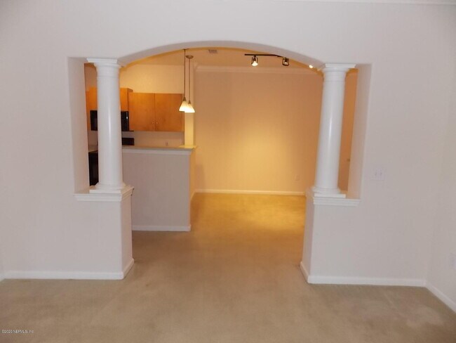 Building Photo - 1001 Monument Rd