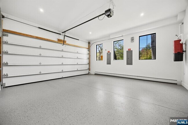 Building Photo - 242 Hardenburgh Ave